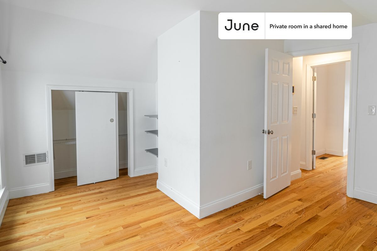 Building Photo - Room in Shared 6 bed/2 bath home