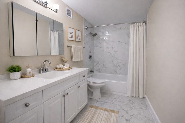 Building Photo - 200 N Dearborn St