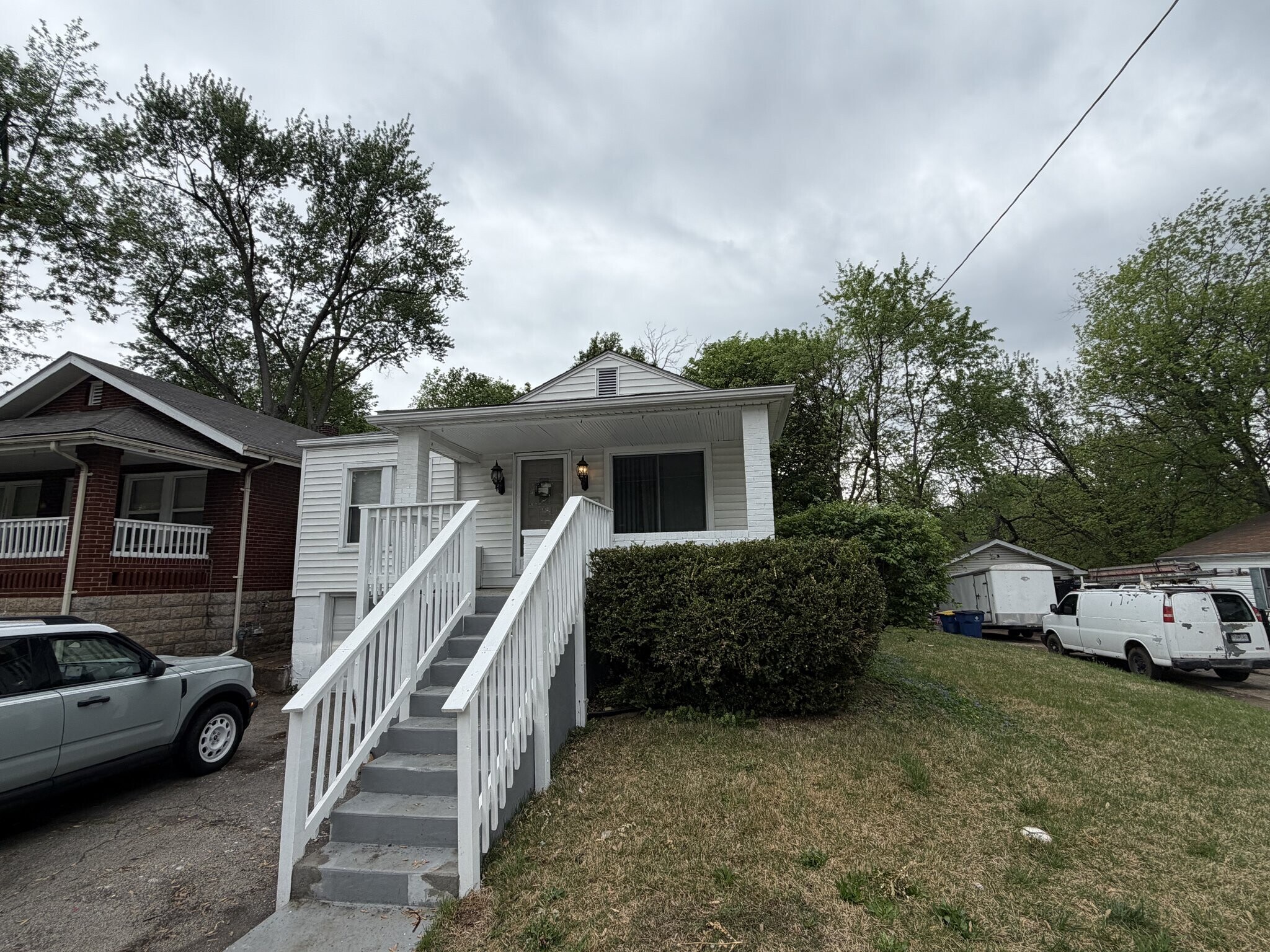 Building Photo - 3209 Dix Ave