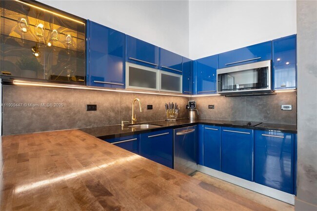 Building Photo - 253 NE 2nd St