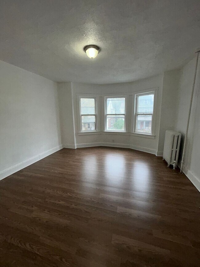 Building Photo - 28 Lee Ave