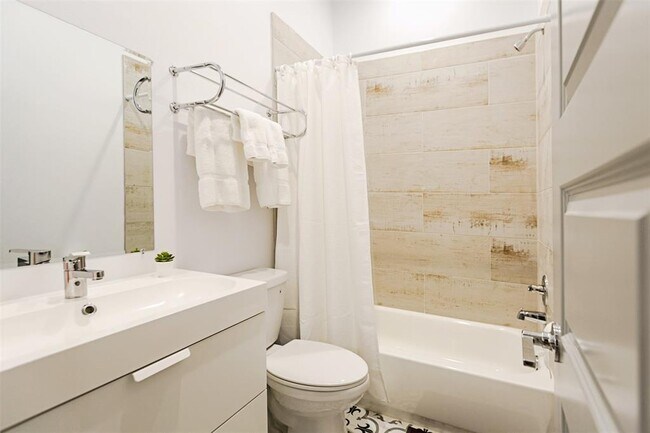 Building Photo - 4303 Chester St