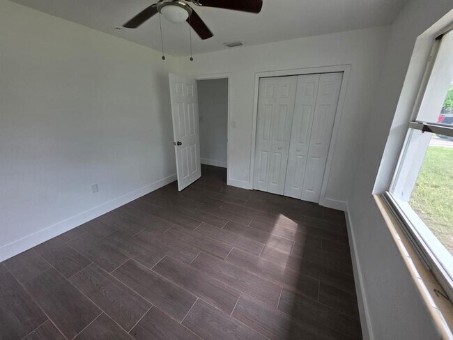 Building Photo - 1614 N Washington Ave