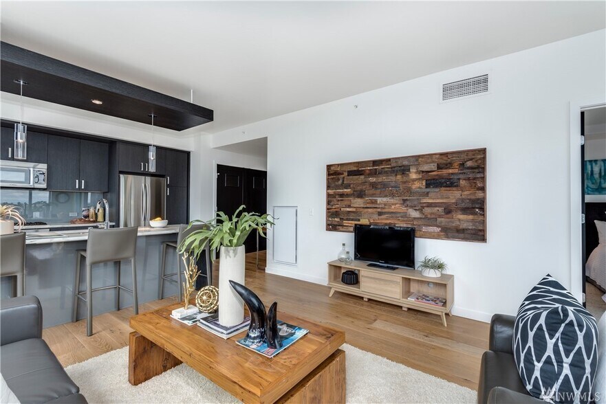 Building Photo - 1321 Seneca St