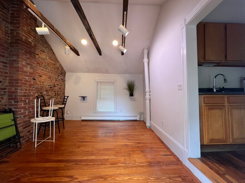 second floor - 2 Alfred St