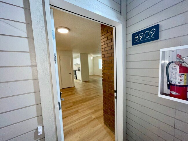 Building Photo - RENOVATED 2BD/1BA MILLWOOD APARTMENT | A/C | COVERED PARKING | PET FRIENDLY | AVAIL APRIL 15, 2026