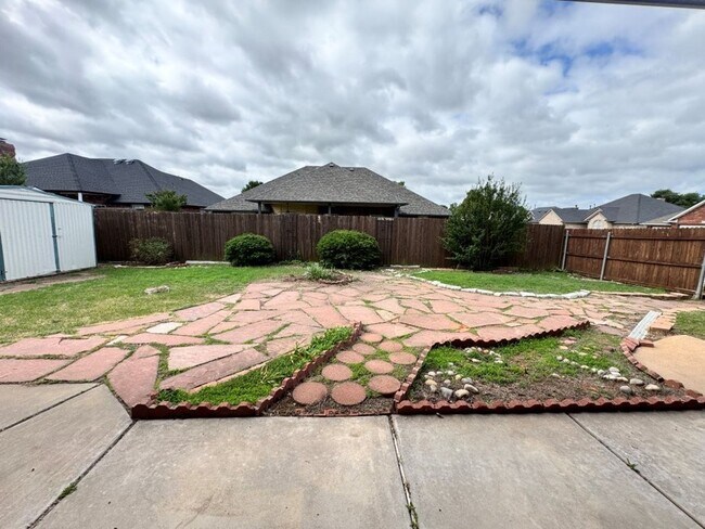 Building Photo - 4-bedroom 2 bath home in Kingsbrook, lots of storage, 2 dining areas and stand-up storm shelter! ...