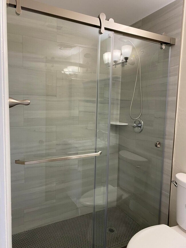 Building Photo - 5319 Tennis Ln