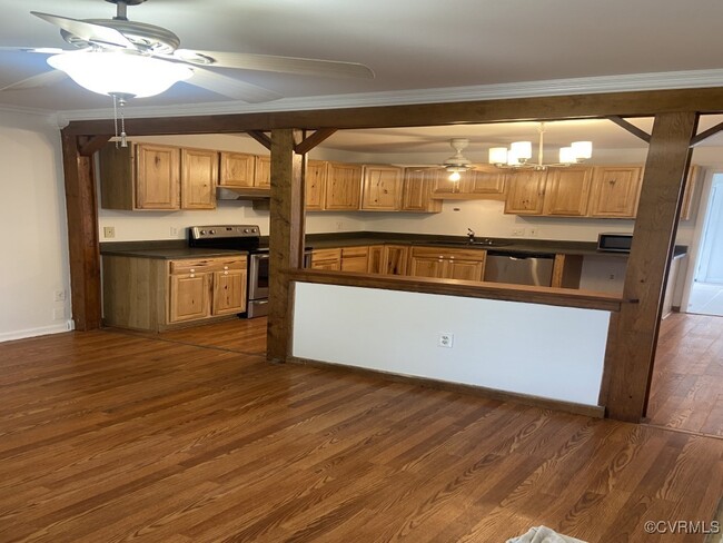 Building Photo - 6467 Lakevista Dr