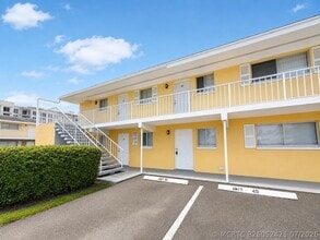 Building Photo - 1501 Crescent Cir