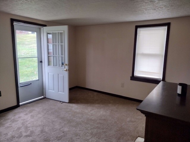 Living room - 2009 Madden Rd