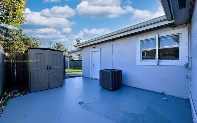 Building Photo - 7221 SW 34th Street Rd