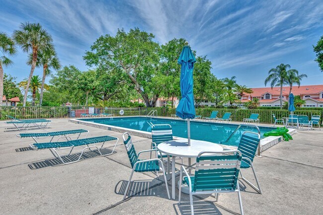 Building Photo - BEAUTIFUL 2 BEDROOM 2 BATHROOM + A DEN VILLA WITH GORGEOUS LAKE VIEWS!