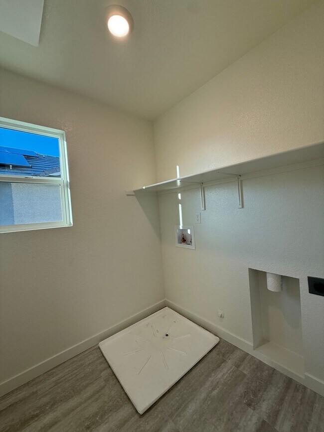 Building Photo - 4 Bed 2.5 Ba 2 Story 2 Car