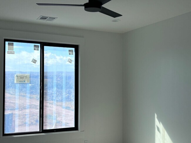 Building Photo - Luxury Living Near Sand Hollow – Spacious ...