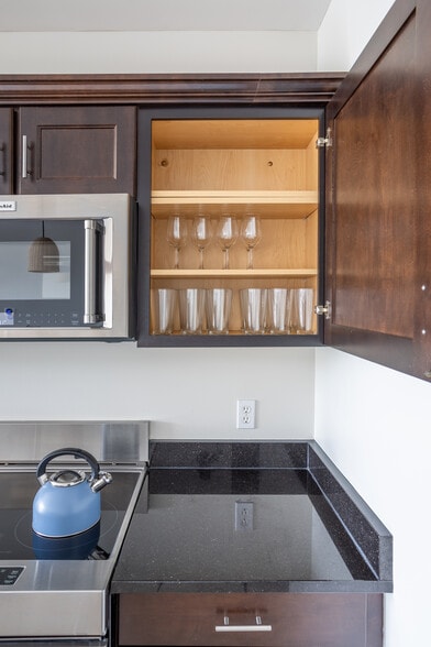 Open Kitchen w/ High-End Appliances & Counter Seating - 1221 Broad St