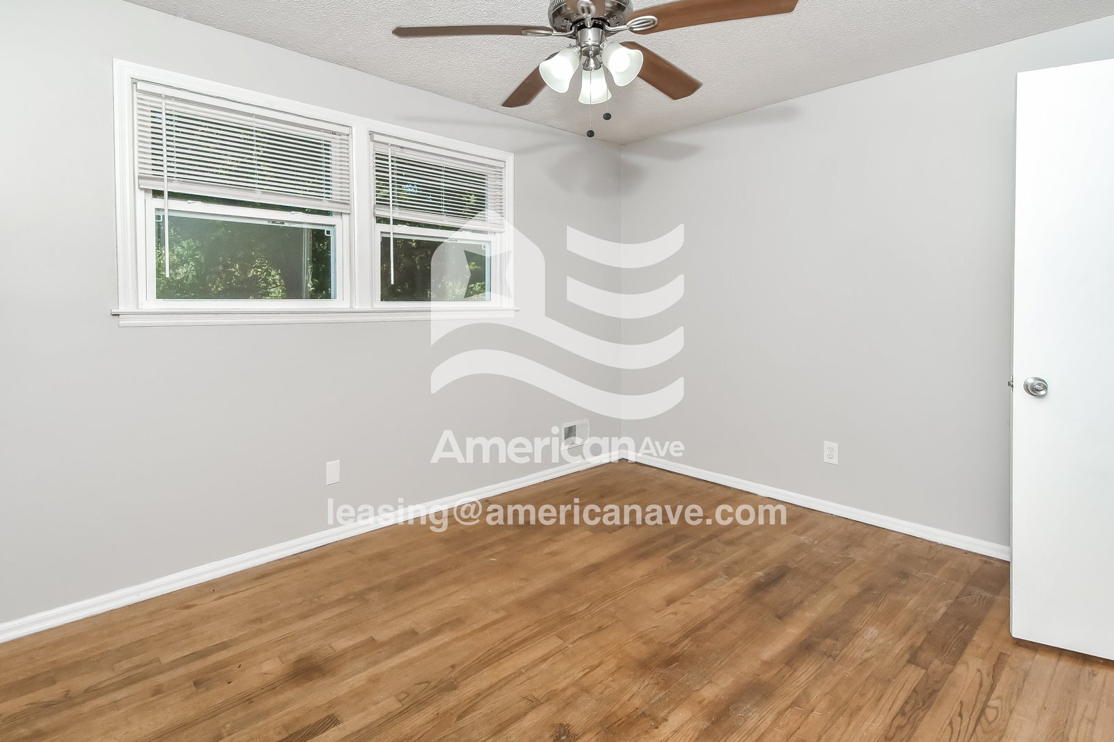 Building Photo - 4232 Shorecrest Dr