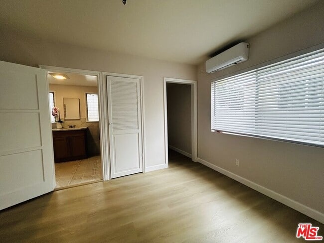 Building Photo - 2707 Kelburn Ave