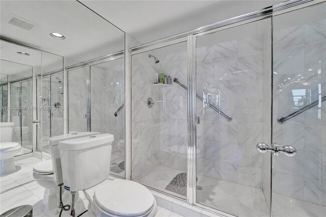 Building Photo - 3500 Mystic Pointe Dr