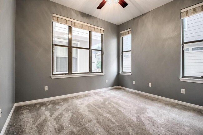 Building Photo - 1115 Kinney Ave