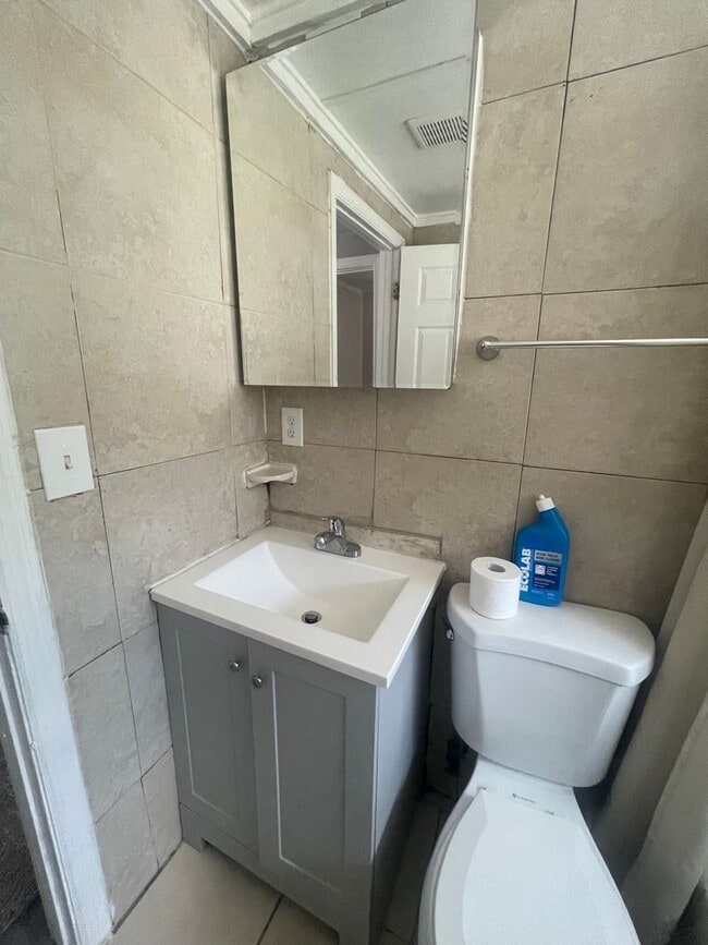 Building Photo - 919 S Washington Ave