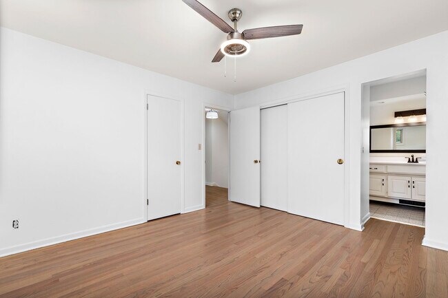 Master Bedroom - 318 NW Woodland Rd