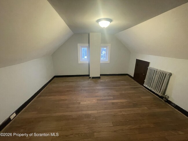 Building Photo - 949 N Irving Ave