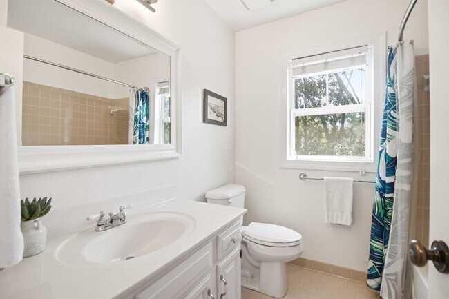 Building Photo - 3Bed/2.5Bath Family Home in Snee Farms