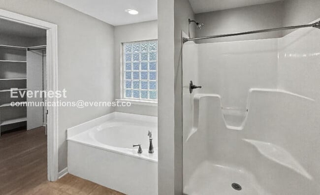 Building Photo - 4800 Inglewood Ct SE