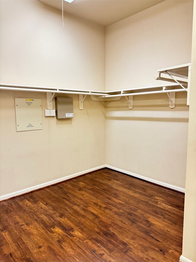Building Photo - 27926 Barberry Banks Ln