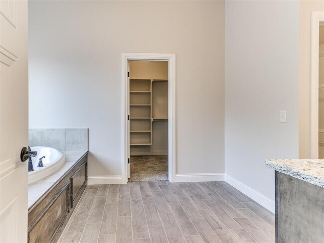 Building Photo - 2817 Bens Cir