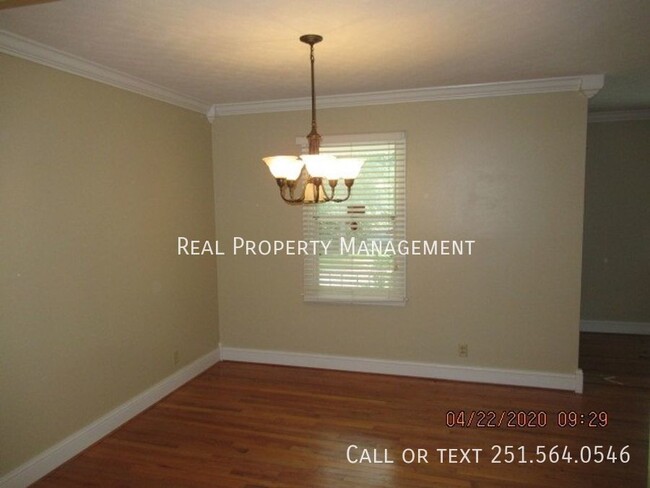 Building Photo - 1063 Midmoor Dr