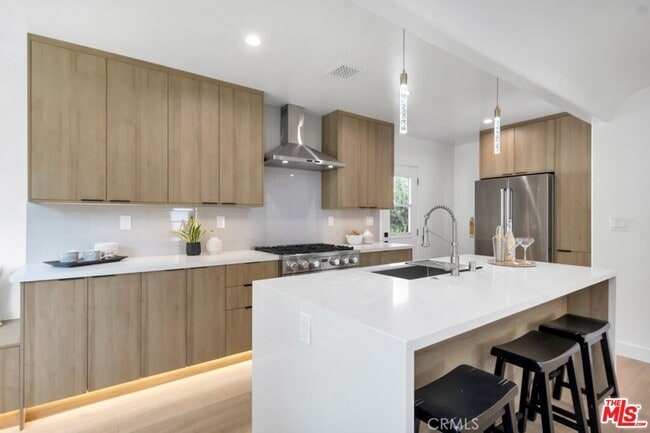 Building Photo - 2222 Valentine St