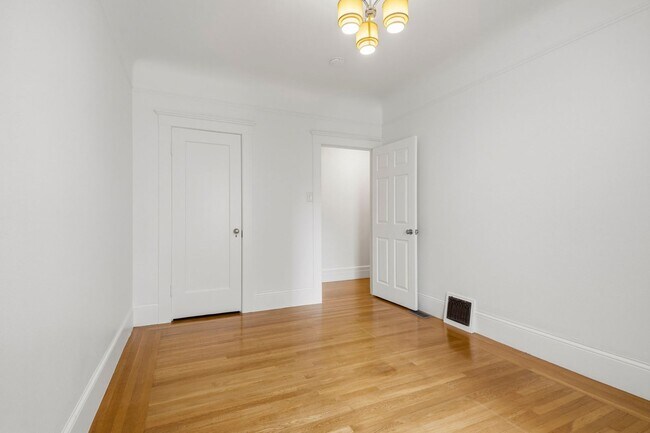 Building Photo - 75 Lafayette St