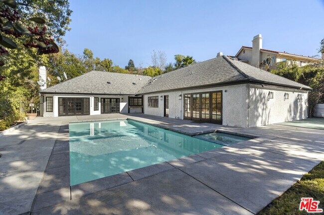 Building Photo - 3217 Hutton Dr
