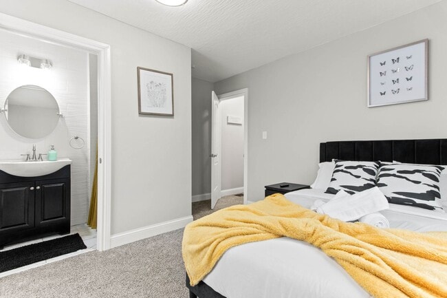 Building Photo - Modern Townhome in the Heart of Franklinton