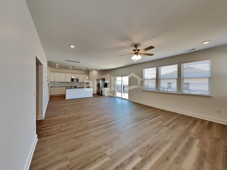 Building Photo - 205 Marin Dr