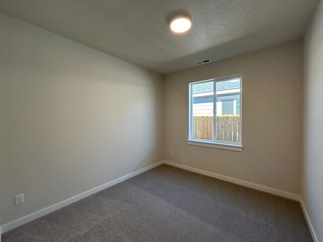 Building Photo - Brand New 3 Bedroom / 2 Bathroom Home in NW Redmond