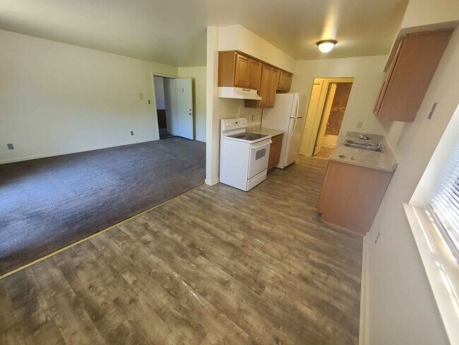 Building Photo - 24691 W Outer Dr