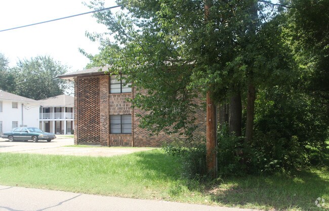 Building Photo - 268 East Dr