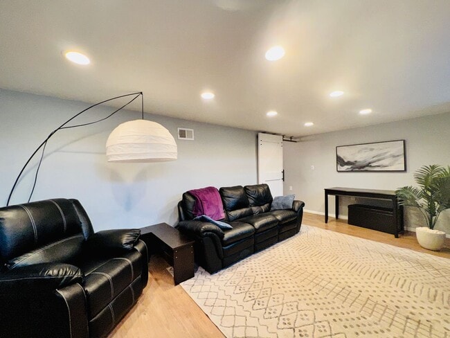 Building Photo - $0 DEPOSIT OPTION, CHARMING 3 BED 2 BATH TRADITIONAL BRICK HOME!! HUGE YARD, DETACHED GARAGE, COM...