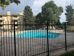 Building Photo - Modern 1-Bed, 1-Bath Condo in Prime Boulde...