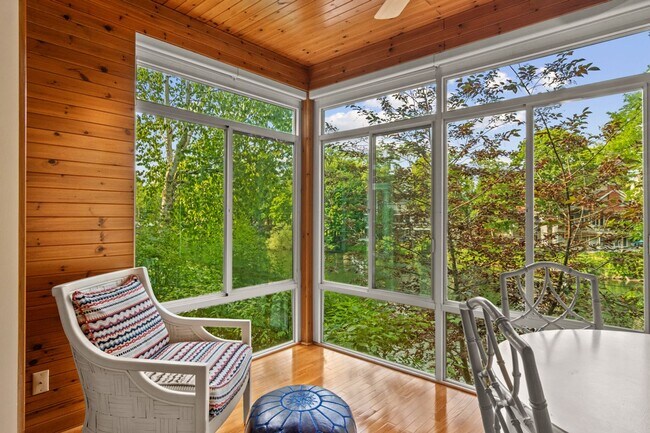 Building Photo - Furnished Pet-Friendly 30-Day Extended Stay Riverfront Condo