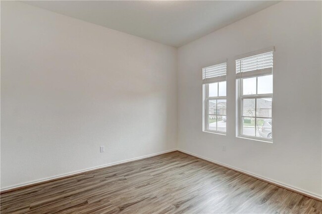 Building Photo - 5829 Bellissima Way