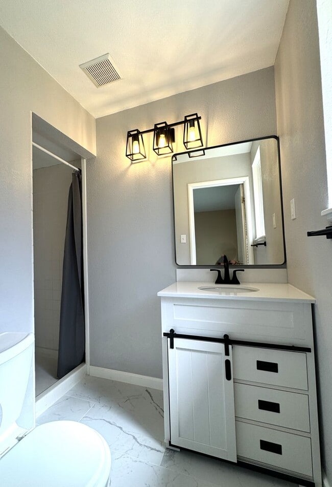 Building Photo - 3-Bedroom Home with Spacious Backyard Available to move in April 1