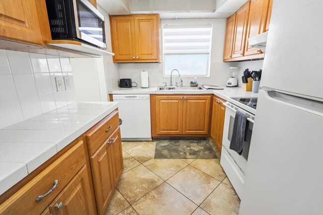 Building Photo - 6650 Royal Palm Blvd