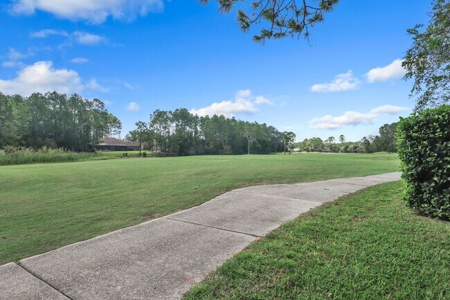 Building Photo - Fully renovated 3 bedroom/ 2.5 bathroom ho...