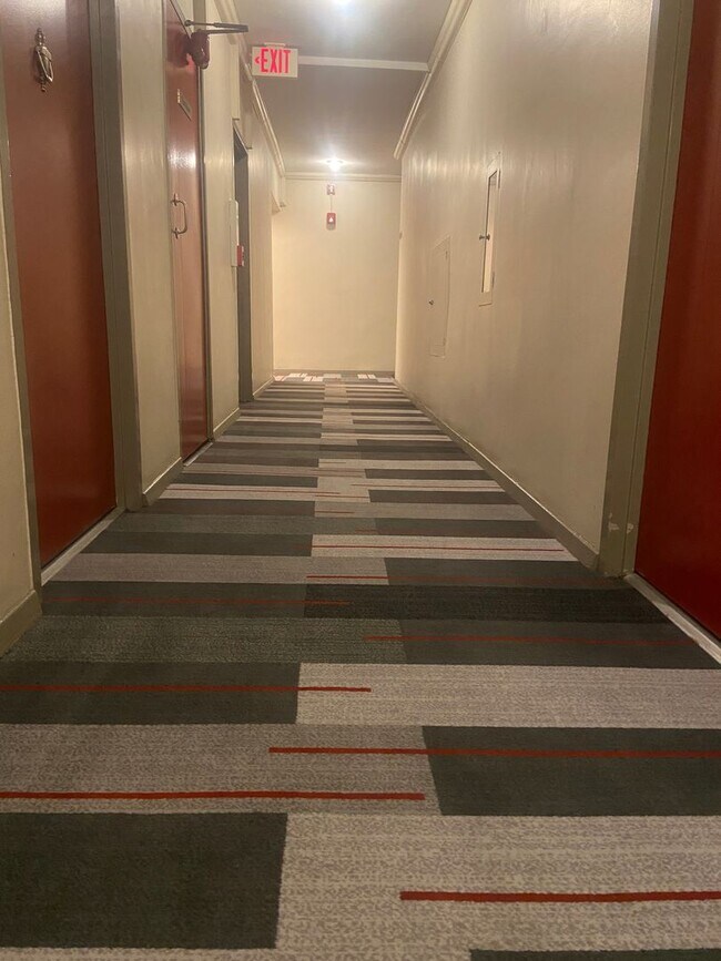 Building Photo - An efficiency apartment located on the 7th...