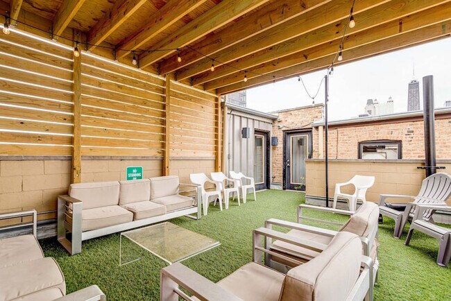 Building Photo - 870 N Orleans St