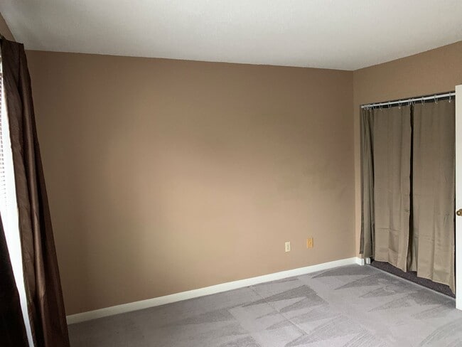 Building Photo - Gated Community, 1.5 Miles to Beach, Pet F...